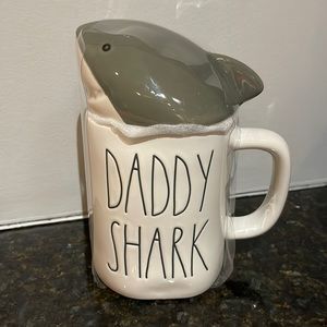 Rae Dunn - DADDY SHARK - mug with topper